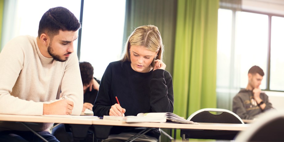 Läxläsning på Destination Gymnasiet i Borås.