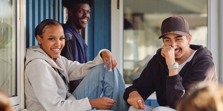 Ungdomar i IFK Trollhättan umgås.
