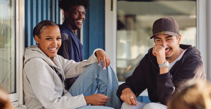 Ungdomar umgås på IFK Trollhättan. 
