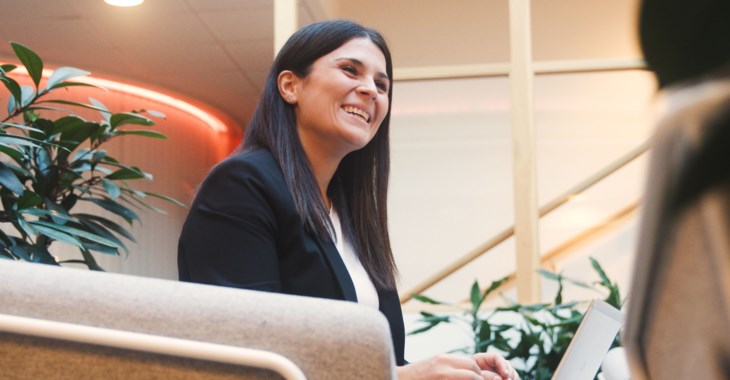 En rådgivare från LF Dalarnas i samtal med kund