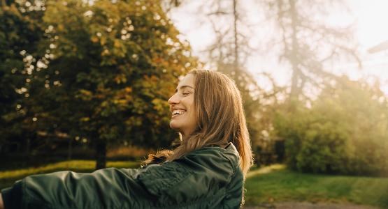 Bild på kvinna med grönt bolån