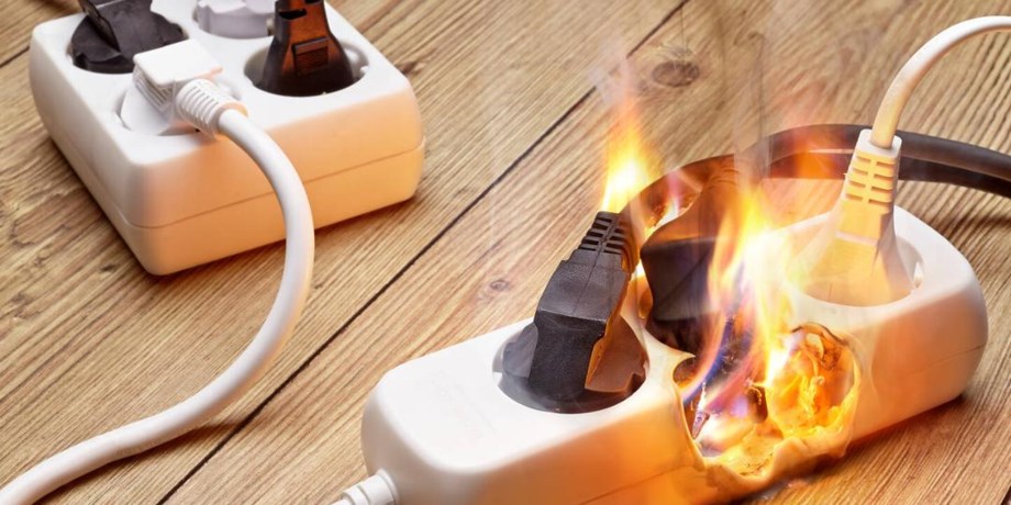 Ett grenuttag som brinner, foto.