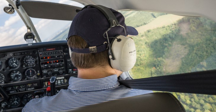 Brandspaningsflyg i luften.