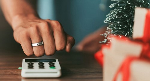 En man blippar med sin betalring