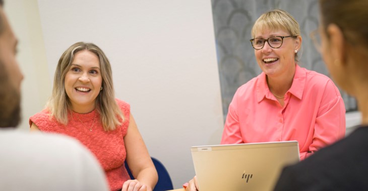 Foto på våra bankrådgivare Johanna och Jessica.