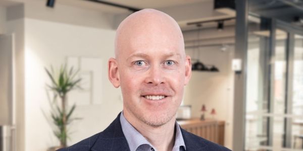 Jonas Konrad. Porträttfoto.