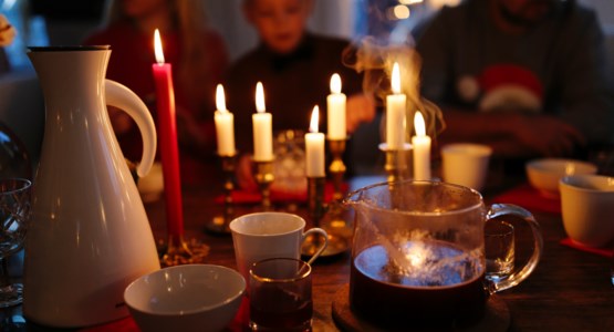 julfika med levande ljus