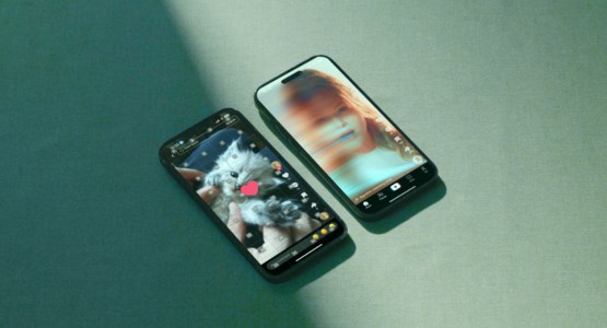 Foto på två mobiltelefoner