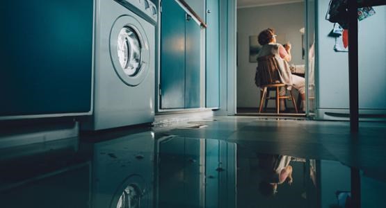 Tvättmaskin som läcker vatten